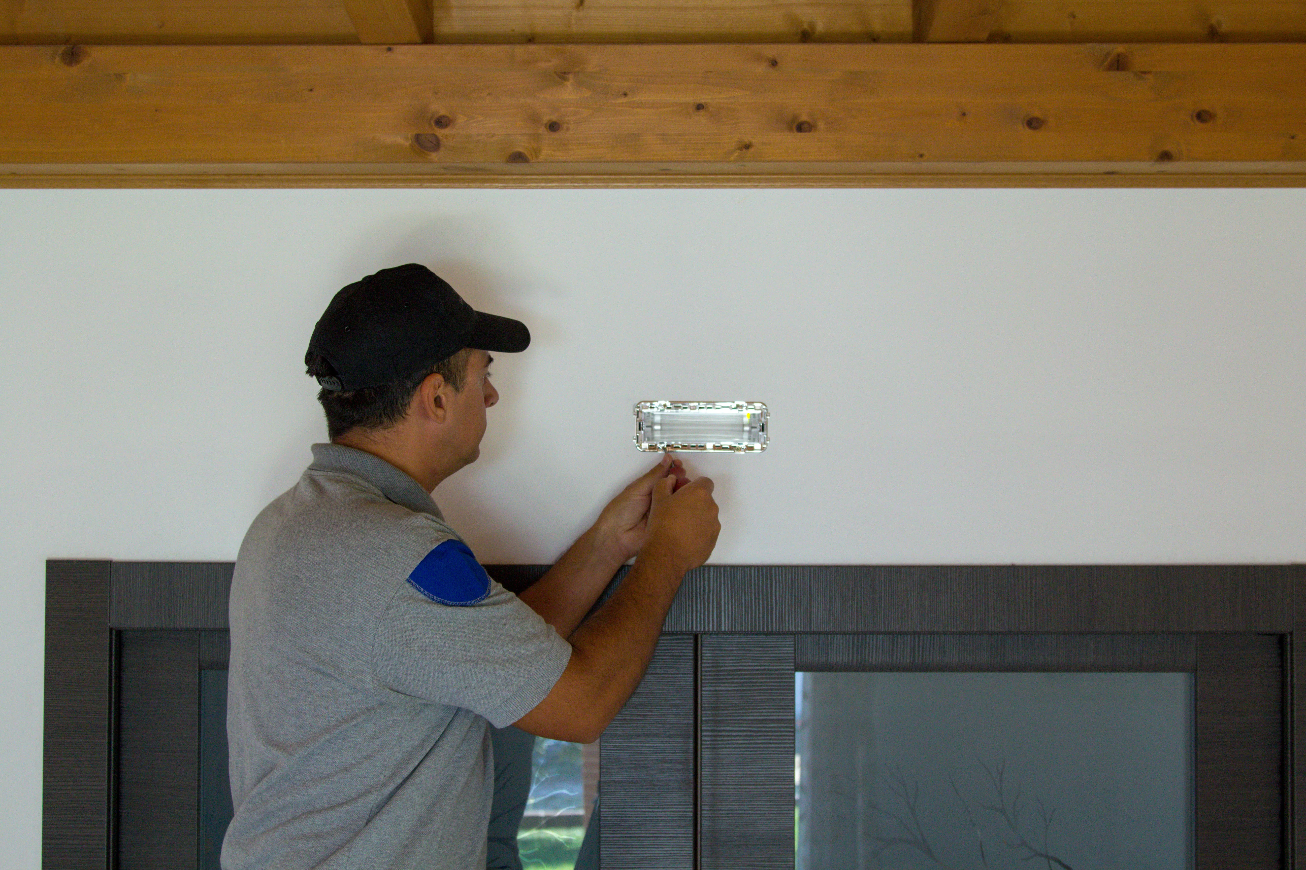 Electricista a domicilio en Medellín - Tu Electricista