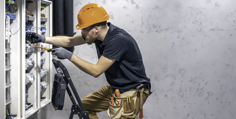 Instalación de cableado eléctrico profesional en centralita